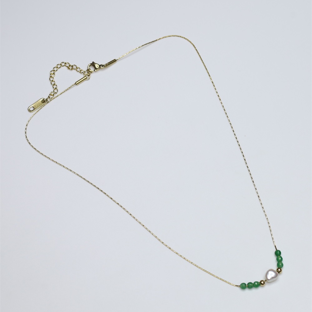 N-21-03a.jpg Green Beads and Pearl Chain